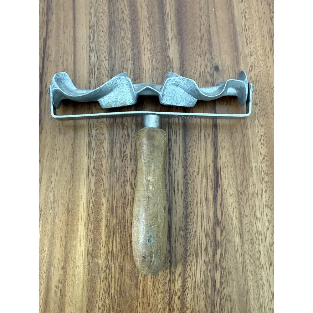 Germany Vintage 1937 Cast Aluminum Wooden Handle ROLLING PASTRY & COOKIE CUTTER